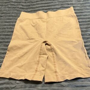 Seamless Nude/Tan Women’s Performance Shorts